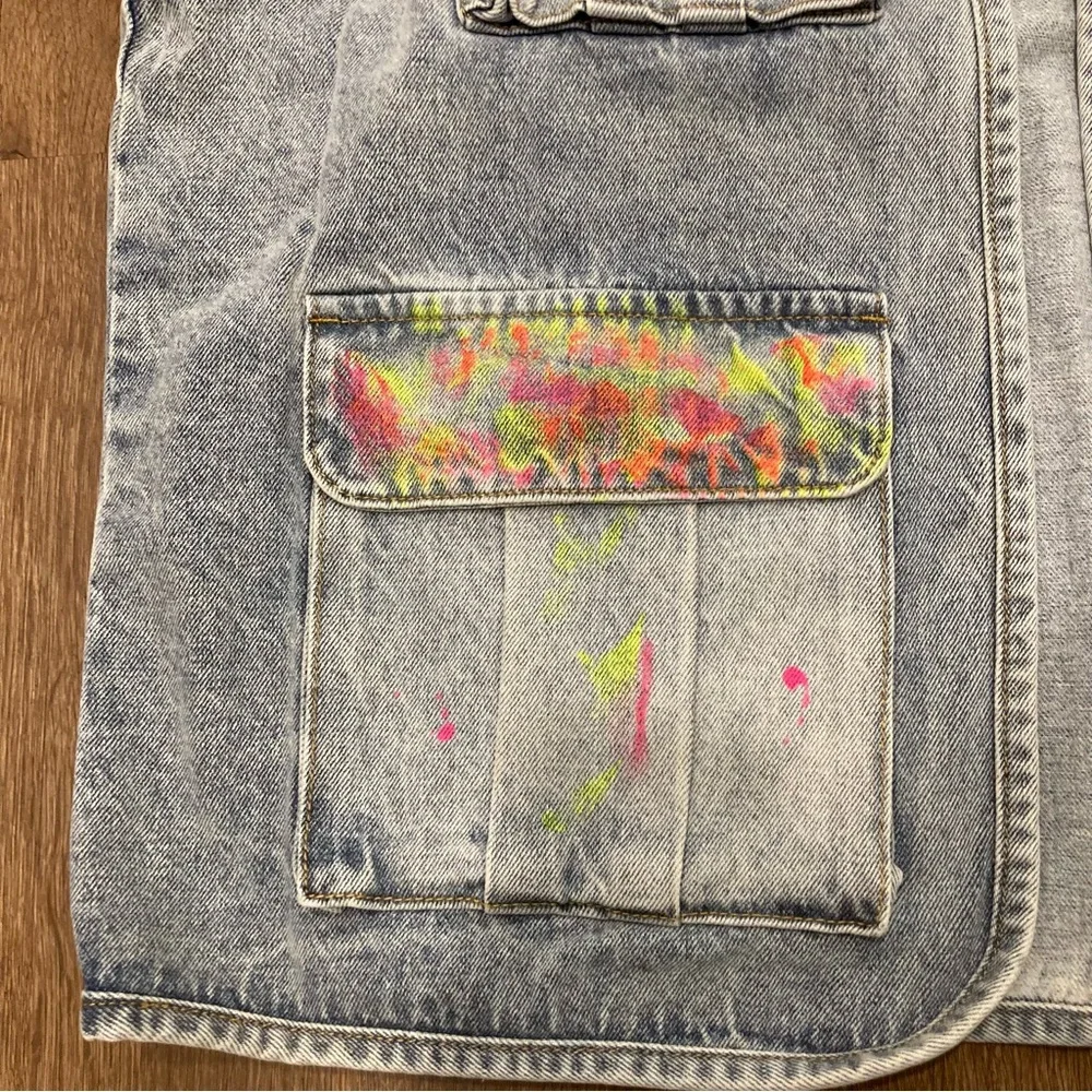 Men’s Light Wash Blue Jean Vest Neon Paint Splatter Open Front Pockets L - Picture 8 of 16